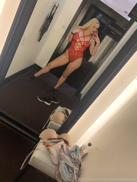 Foto di nudo di fuga di OnlyFans di Vanessa Cage