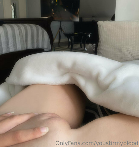 Foto di nudo di fuga di OnlyFans di Livingvampira