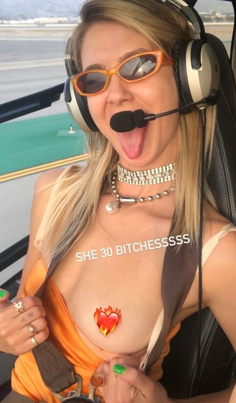 Foto di nudo di fuga di OnlyFans di Lola Abbey
