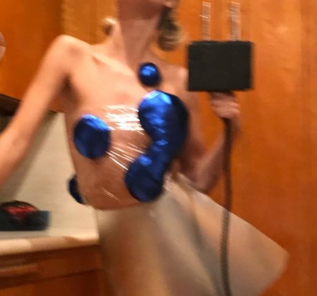 Foto di nudo di fuga di OnlyFans di Lola Abbey