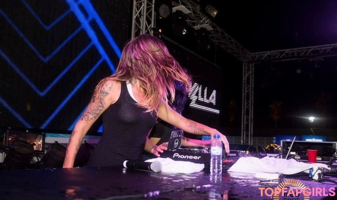 Foto di nudo di fuga di OnlyFans di Krewella #52 Foto di nudo di fuga di OnlyFans di Krewella #52