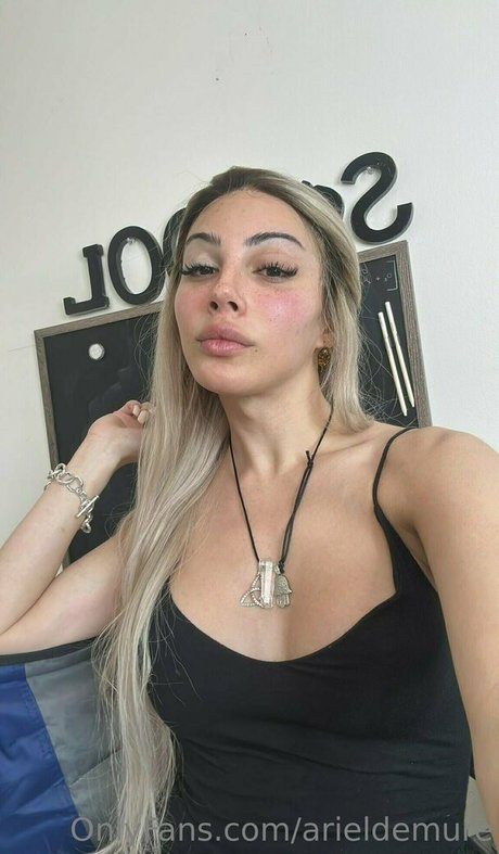 Foto di nudo di fuga di OnlyFans di Arieldemure