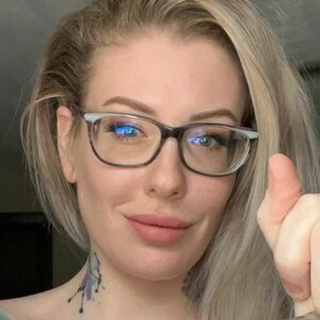 Foto di nudo di fuga di OnlyFans di Sarah Karuna Satori