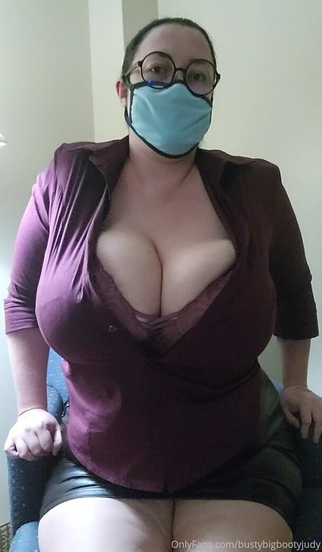Foto di nudo di fuga di OnlyFans di Bustybigbootyjudy
