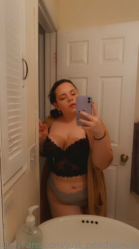 Foto di nudo di fuga di OnlyFans di Justpeachpievip
