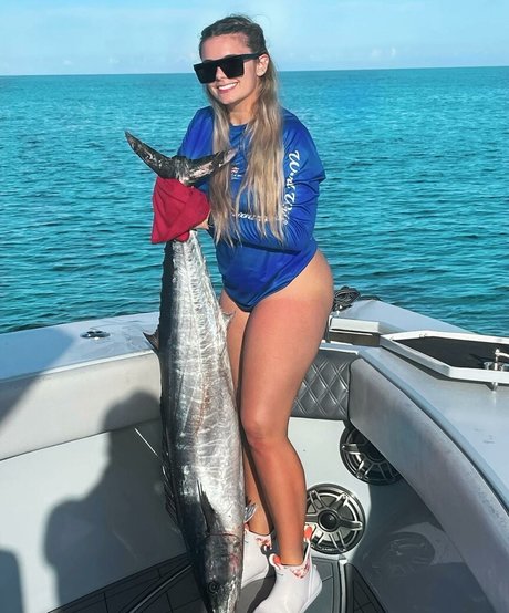 Foto di nudo di fuga di OnlyFans di Hottest Fishing