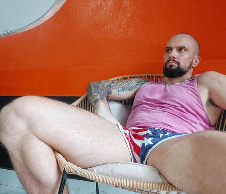 Foto di nudo di fuga di OnlyFans di Papi Silkies 