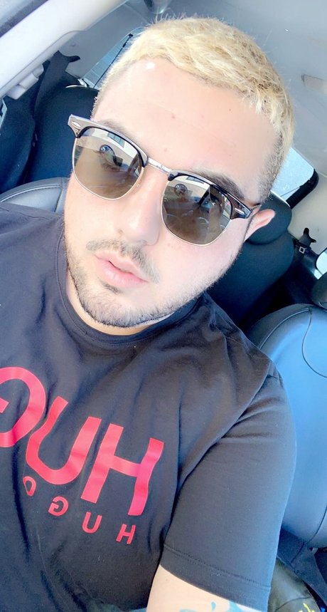 Foto di nudo di fuga di OnlyFans di James