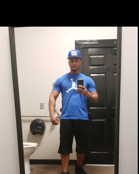 Foto di nudo di fuga di OnlyFans di Dominant Traits