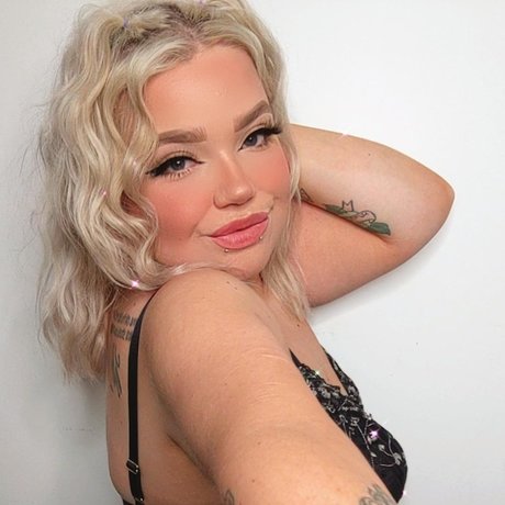Foto di nudo di fuga di OnlyFans di Peach 