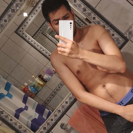 Foto di nudo di fuga di OnlyFans di Okaiser