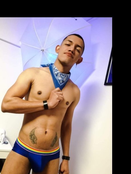 Foto di nudo di fuga di OnlyFans di Cristhian Cano