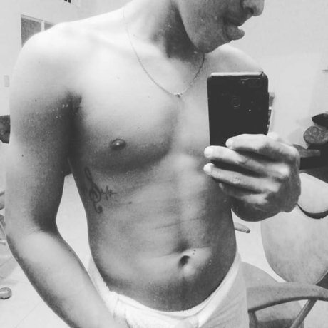 Foto di nudo di fuga di OnlyFans di Elber Diaz Badillo