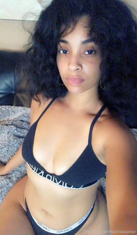 Foto di nudo di fuga di OnlyFans di Sashaestrella