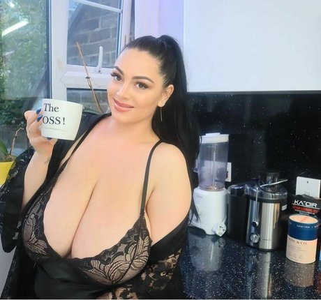 Foto di nudo di fuga di OnlyFans di Klara Devine