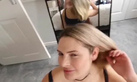 Foto di nudo di fuga di OnlyFans di Tillyandjamie