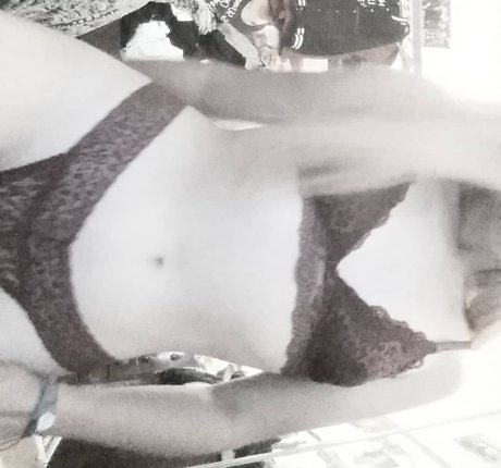 Foto di nudo di fuga di OnlyFans di Saskia0