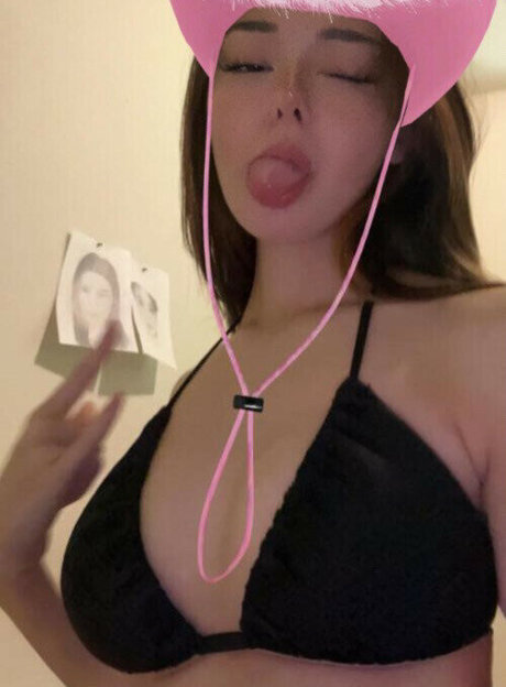 Foto di nudo di fuga di OnlyFans di Carly Mai