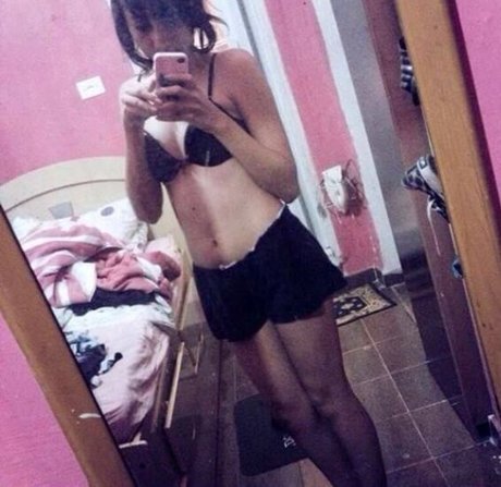 Foto di nudo di fuga di OnlyFans di Yuunyu
