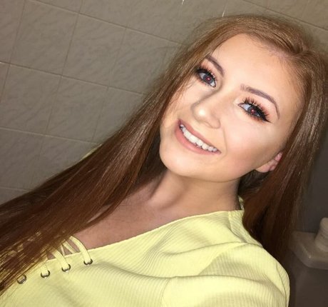 Foto di nudo di fuga di OnlyFans di Amy Heslop