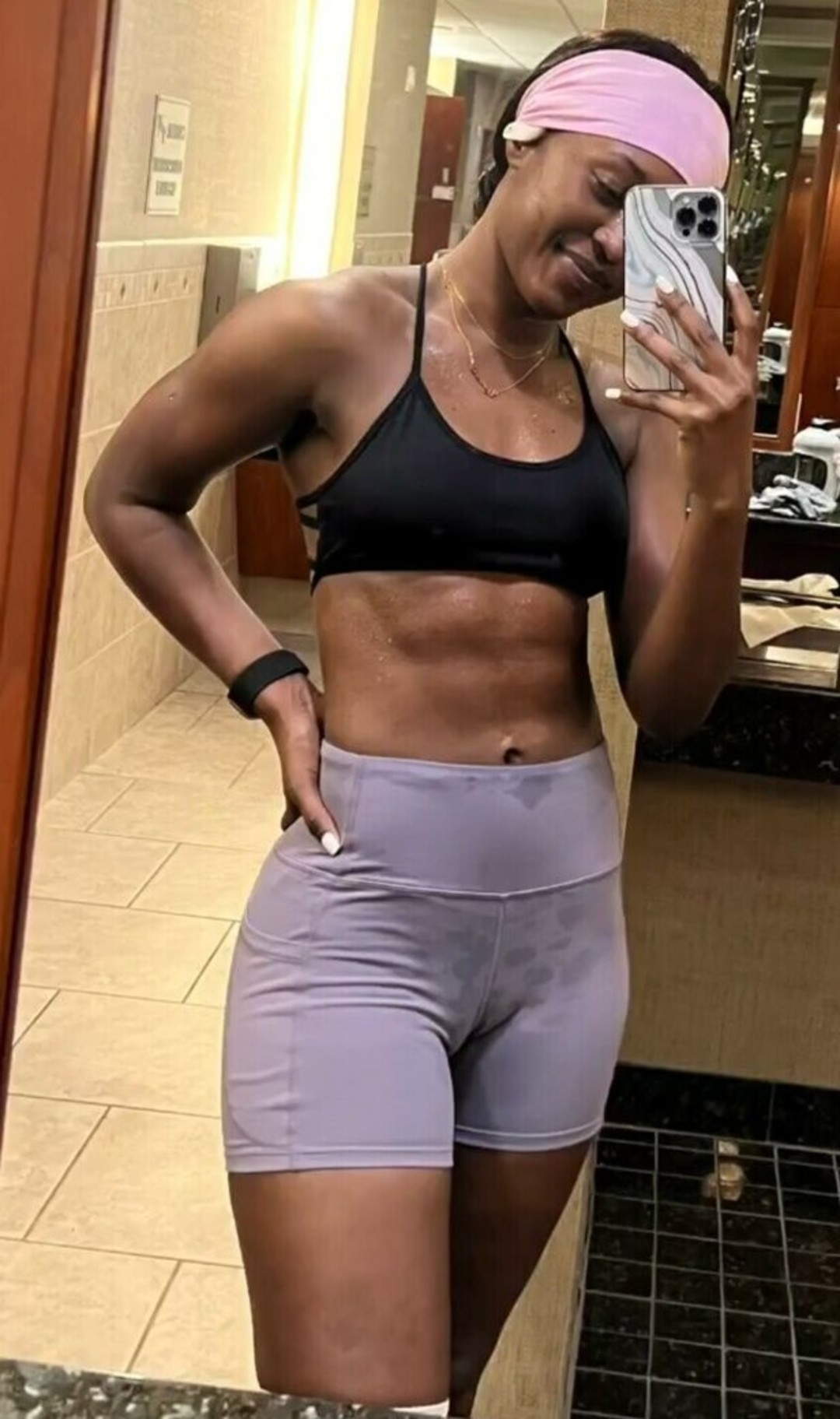 Foto di nudo di fuga di OnlyFans di Queen Aminata #25 Foto di nudo di fuga di OnlyFans di Queen Aminata #25