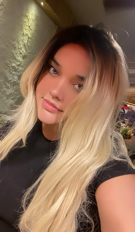 Foto di nudo di fuga di OnlyFans di Honeygiri