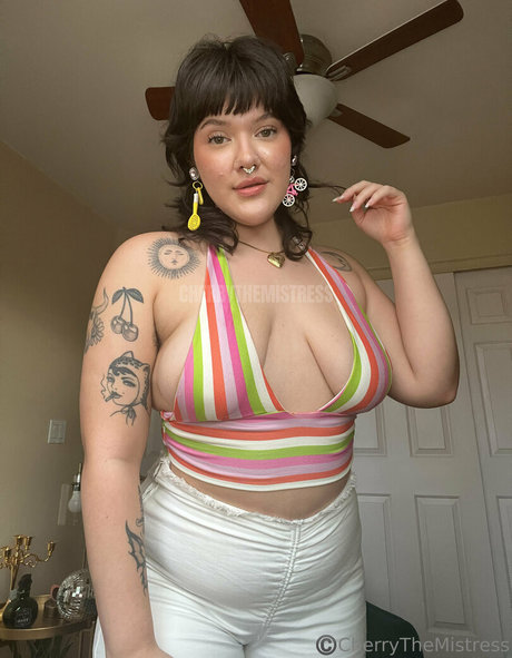 Foto di nudo di fuga di OnlyFans di Cherryishairy