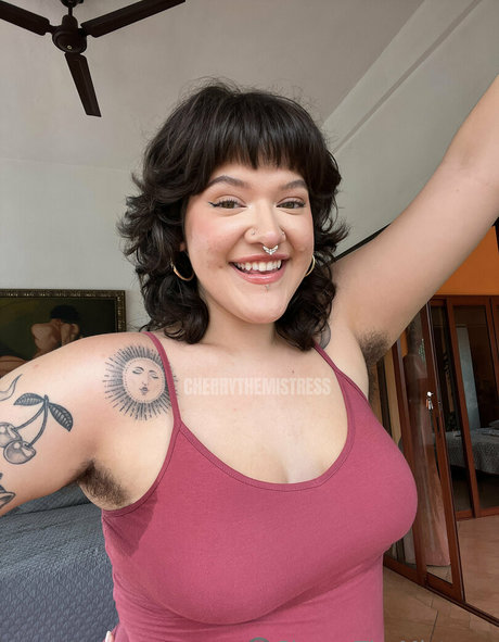 Foto di nudo di fuga di OnlyFans di Cherryishairy