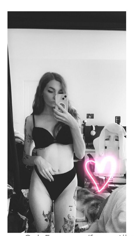 Foto di nudo di fuga di OnlyFans di Foxycutiie
