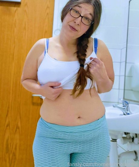 Foto di nudo di fuga di OnlyFans di Homeschoolannie