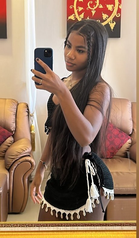 Foto di nudo di fuga di OnlyFans di Luiza Semeao