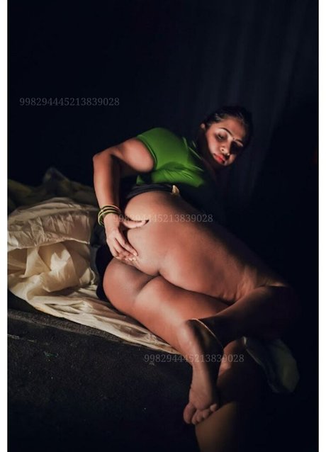 Foto di nudo di fuga di OnlyFans di Nila Nambiar