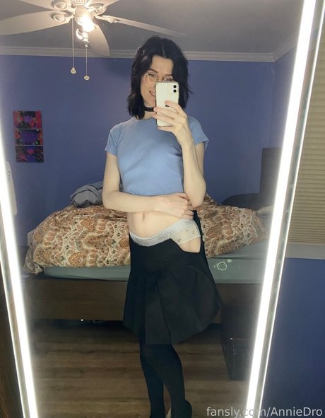 Foto di nudo di fuga di OnlyFans di Anniedro