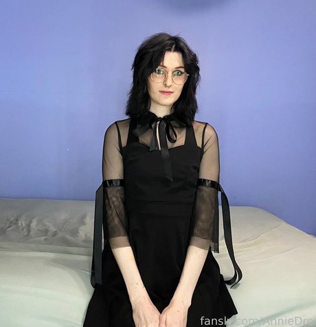 Foto di nudo di fuga di OnlyFans di Anniedro