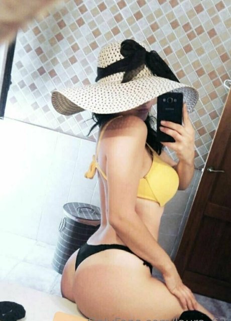 Foto di nudo di fuga di OnlyFans di Laura62