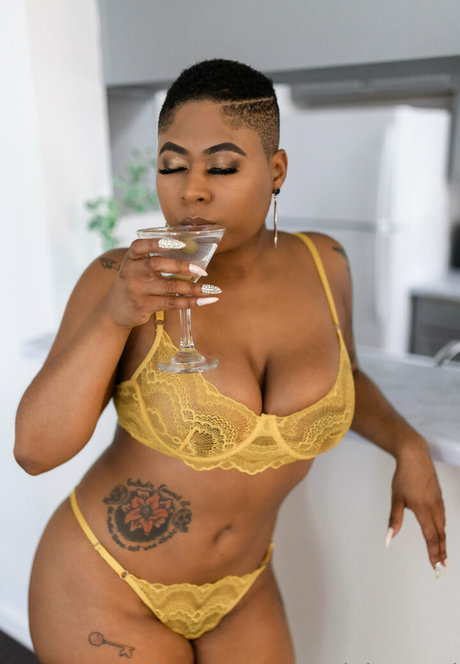 Foto di nudo di fuga di OnlyFans di Meleimarvelous