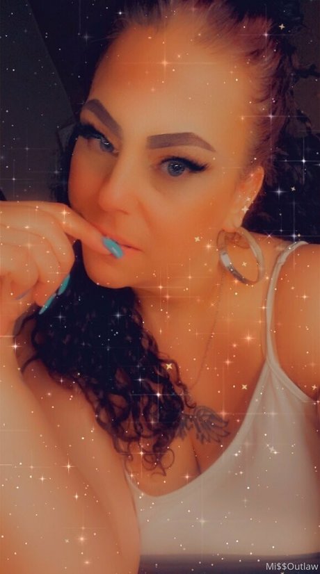 Foto di nudo di fuga di OnlyFans di Missoutlawakaladyk