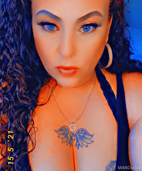 Foto di nudo di fuga di OnlyFans di Missoutlawakaladyk