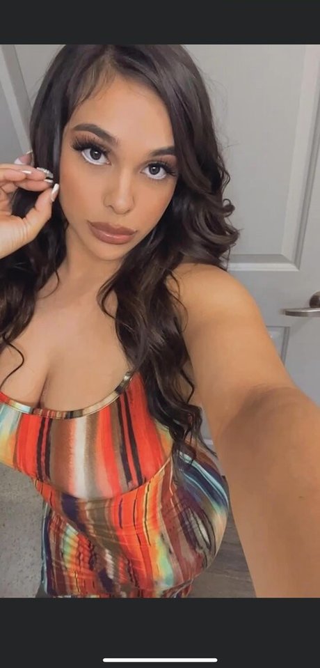 Foto di nudo di fuga di OnlyFans di Officialjasmine512