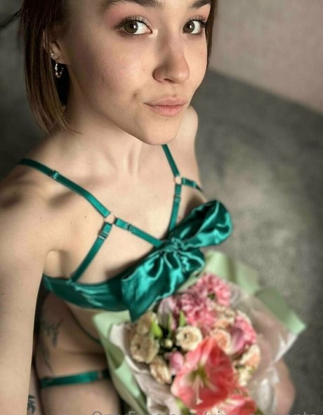 Foto di nudo di fuga di OnlyFans di Vivamagenta
