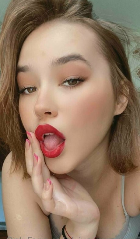 Foto di nudo di fuga di OnlyFans di Vivamagenta