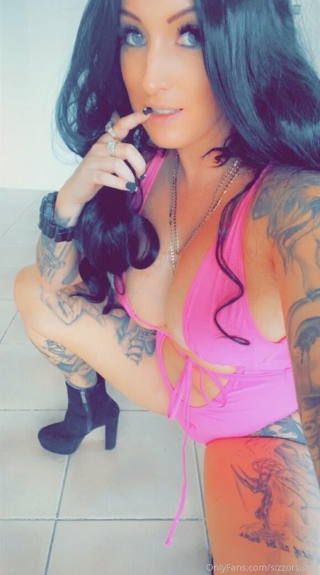 Foto di nudo di fuga di OnlyFans di Sizzorsister
