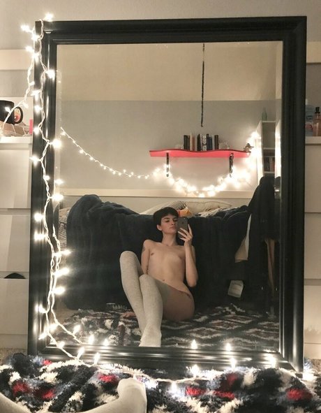 Foto di nudo di fuga di OnlyFans di Artsybaby