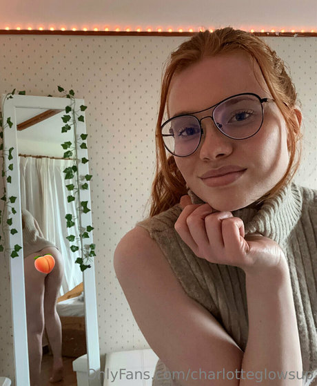 Foto di nudo di fuga di OnlyFans di Charlotteglowsup
