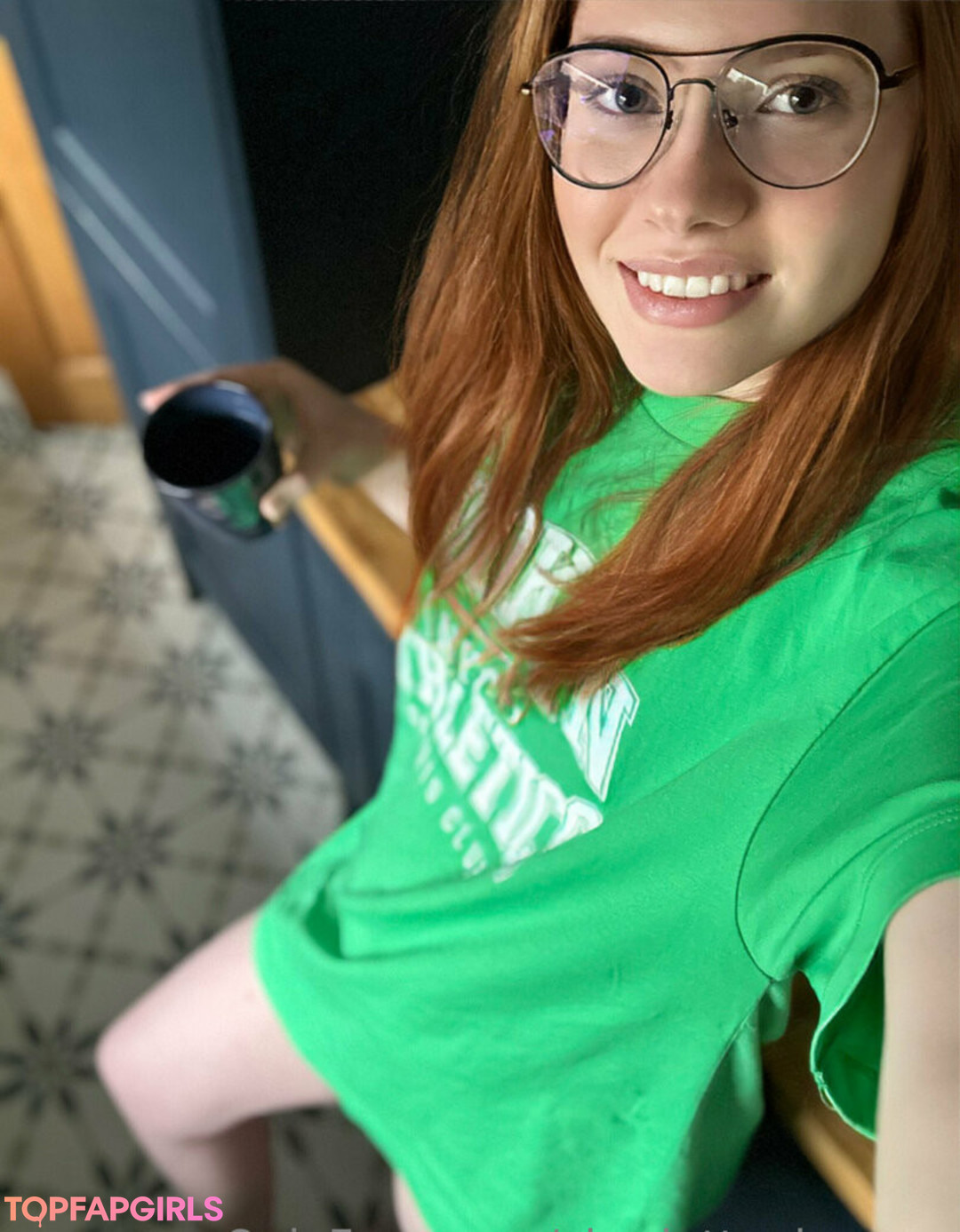 Foto di nudo di fuga di OnlyFans di Charlotteglowsup #28 Foto di nudo di fuga di OnlyFans di Charlotteglowsup #28
