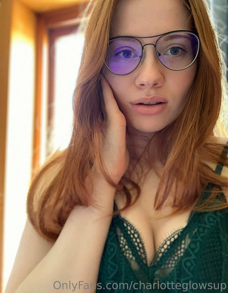 Foto di nudo di fuga di OnlyFans di Charlotteglowsup