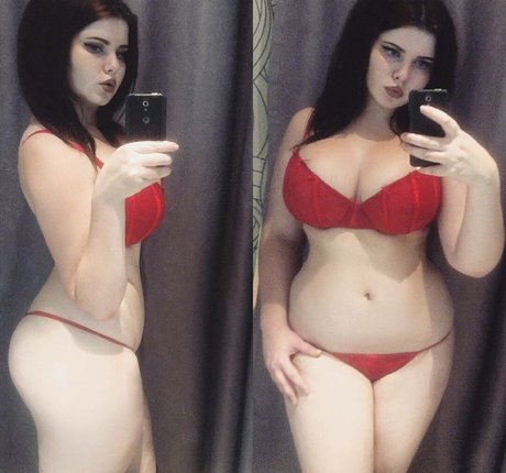 Foto di nudo di fuga di OnlyFans di Anna Bernadi