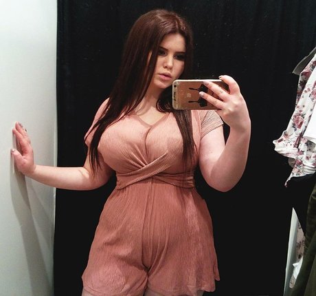 Foto di nudo di fuga di OnlyFans di Anna Bernadi