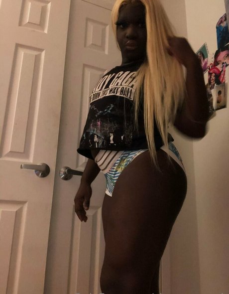 Foto di nudo di fuga di OnlyFans di Sissyserayah