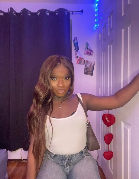 Foto di nudo di fuga di OnlyFans di Sissyserayah